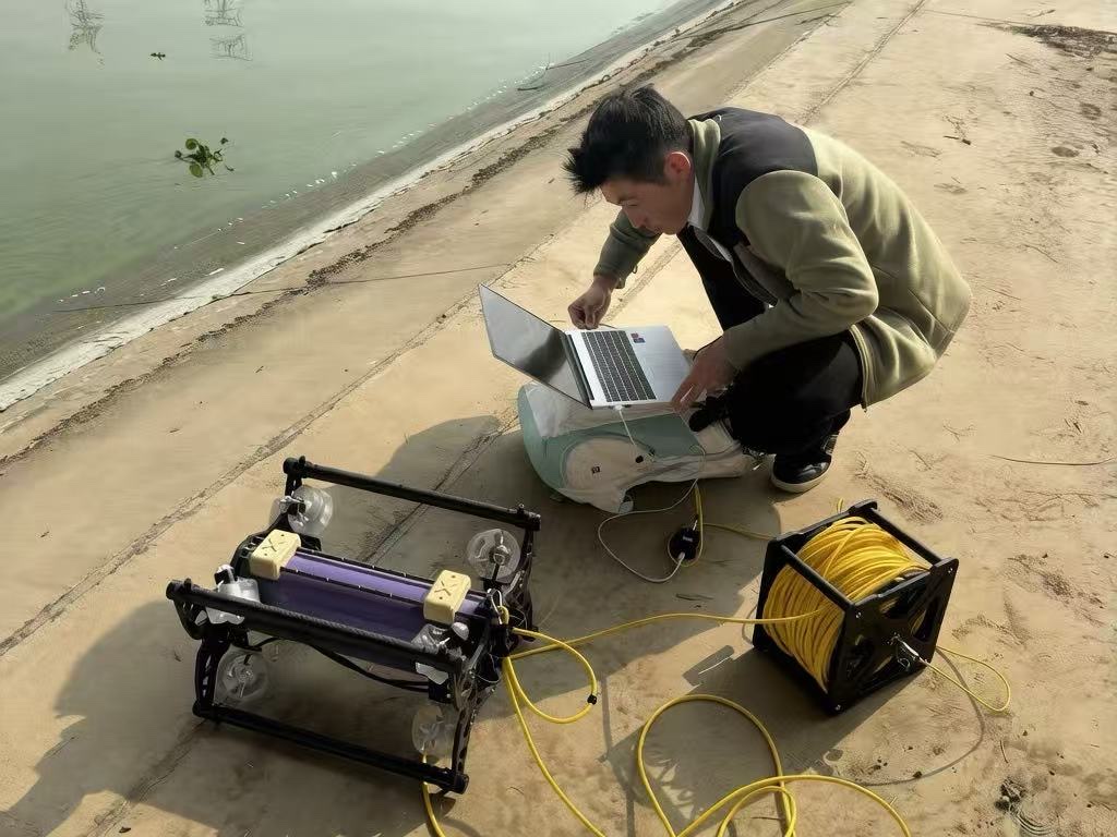 高瑞海工 ROV 水下检测作业实拍:2025年12月 · 安徽合肥 · 运河桥梁检测