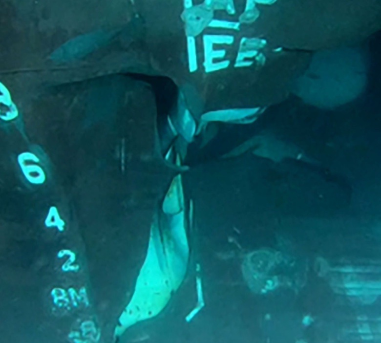 高瑞海工 ROV 水下检测作业实拍:2026年8月 · 大连港 · 船舶撞击损伤检测